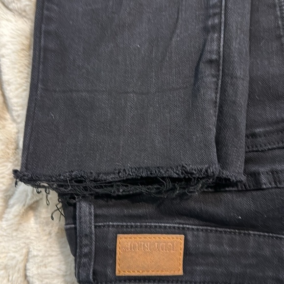 Black Judy blue distressed jeans - Picture 6 of 7